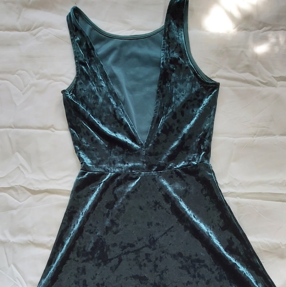 Dark green crushed velvt V-back dress; size 2/S - Picture 3 of 5